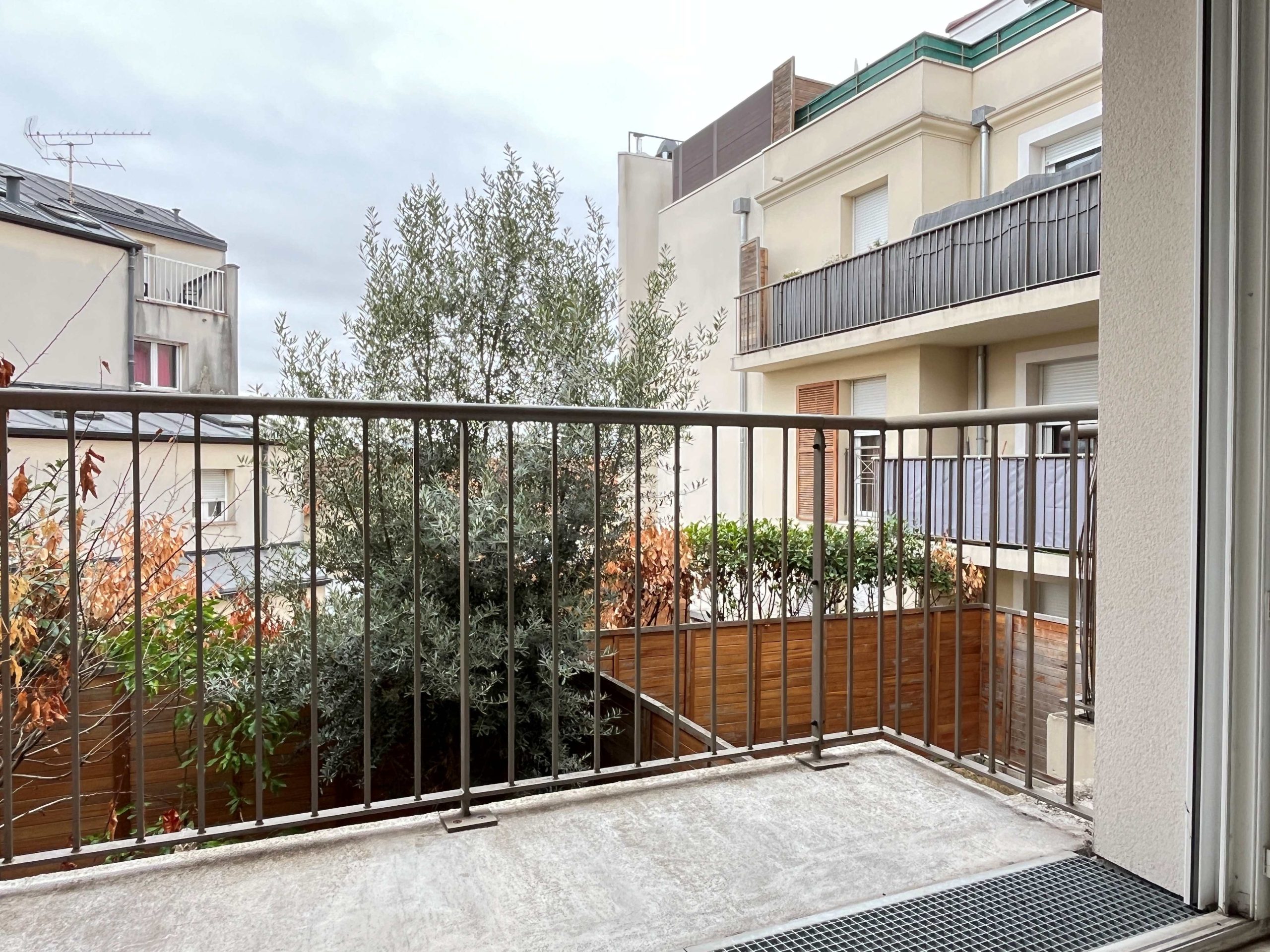 COUP DE CŒUR – Magnifique T3 baigné de lumière avec Balcon & Dressing